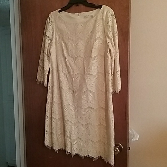 Dress - Picture 3 of 3